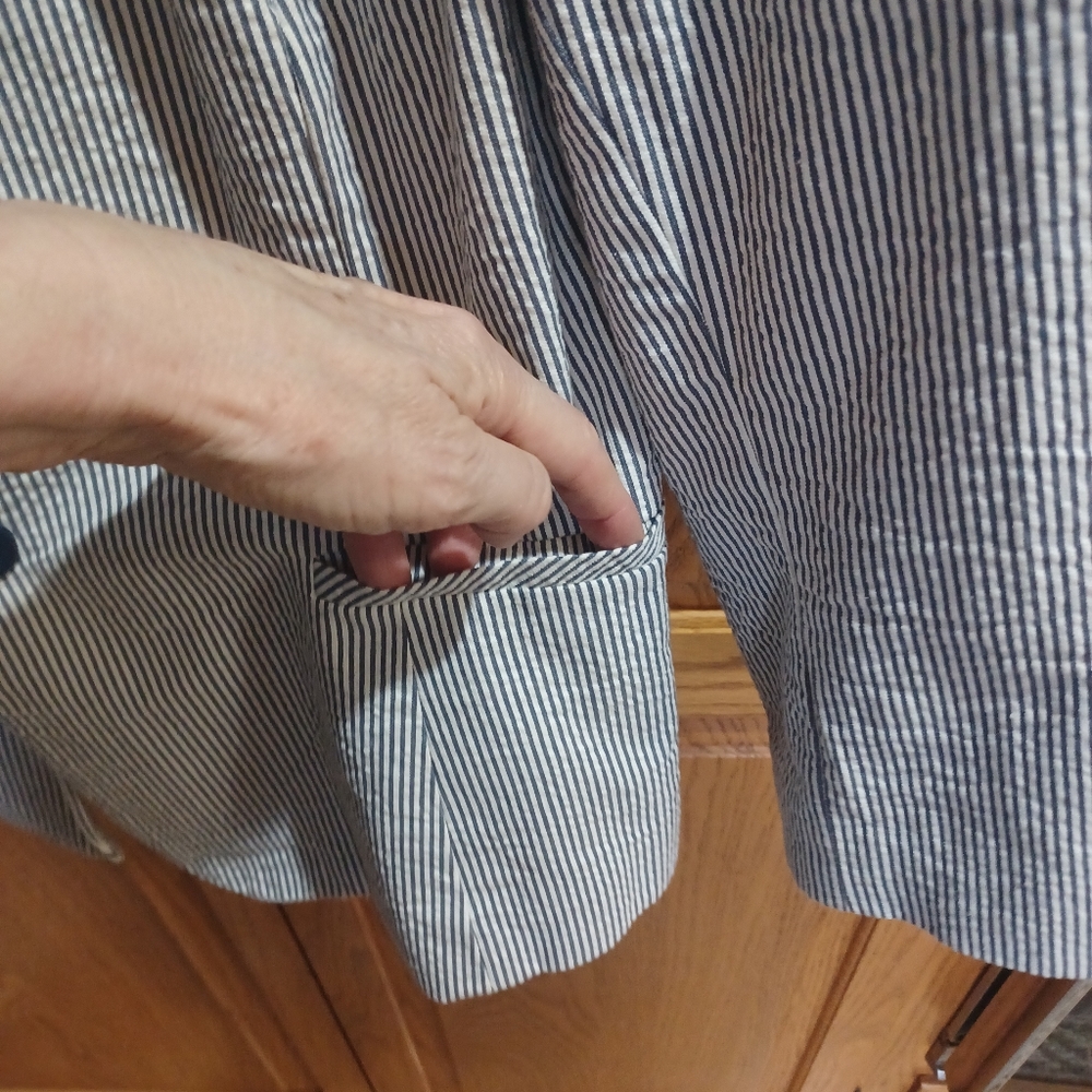 BRITISH KHAKI BLUE WHITE STRIPE SEERSUCKER COTTON BLAZER NWT SIZE MEDIUM - Picture 2 of 16